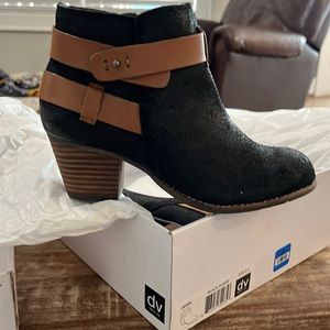 New in box dolce vita, black suede booties